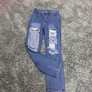 I’m selling jeans from SHEIN size small with rips